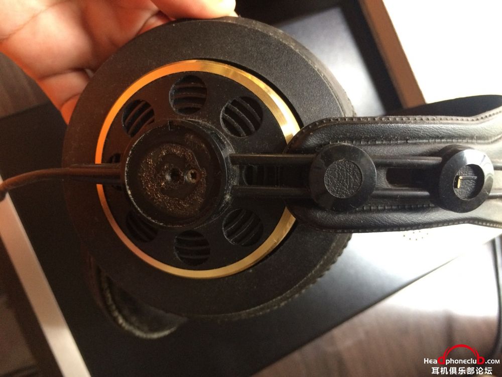 akg240df