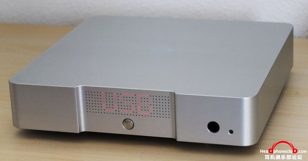 Didit-High-End-DAC-2012-front-2.jpg