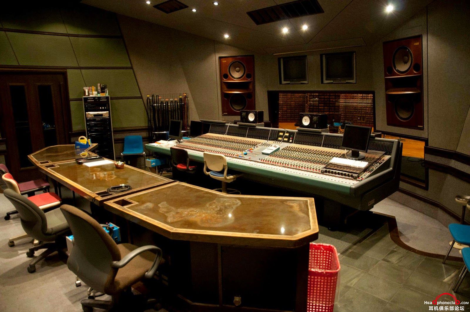 Neve_VR-72_with_FF_at_Studio_3_Control_Room_Right_Quarter.jpg