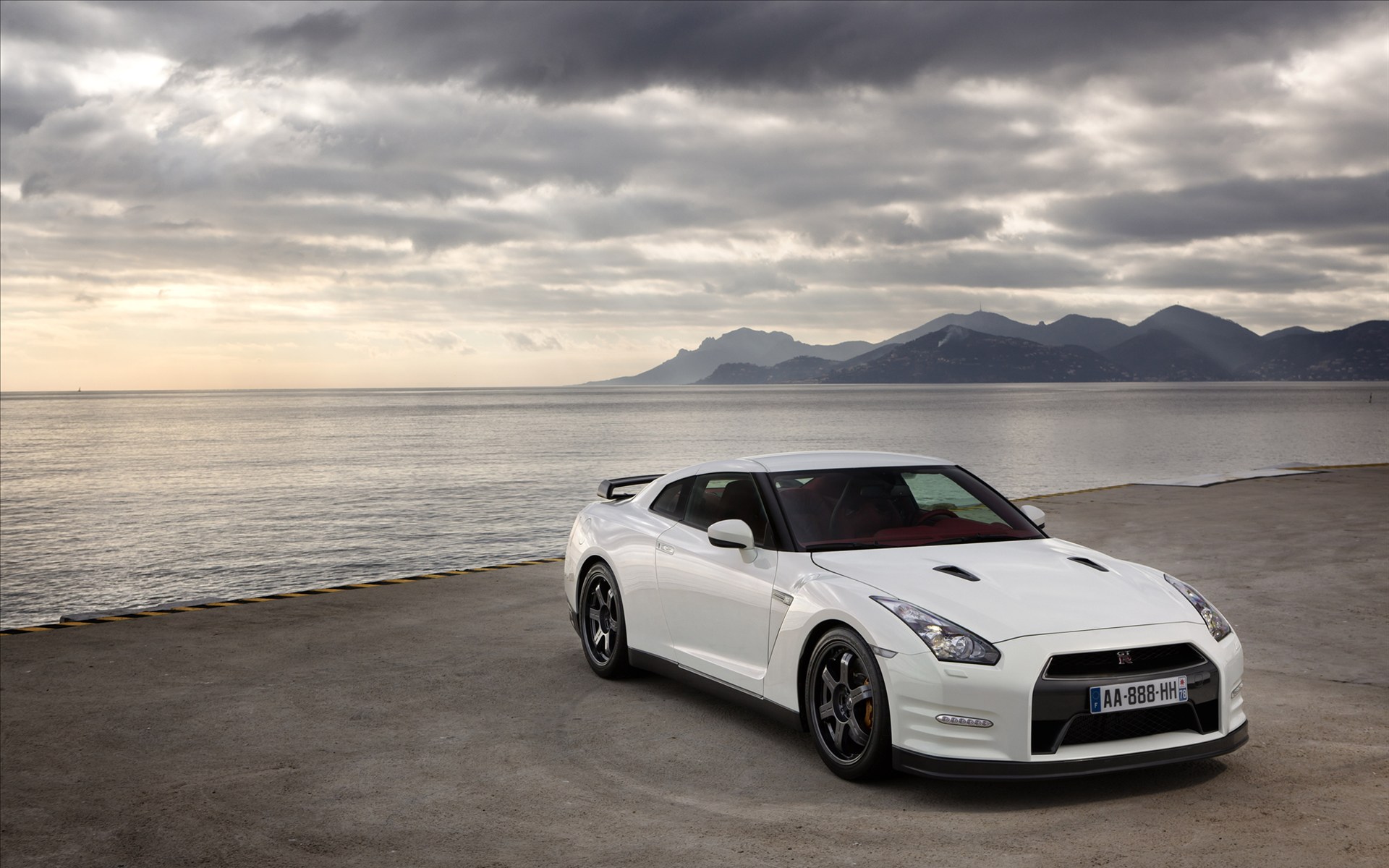 nissan-gt-r-egoist-2011-images-widescreen-26.jpg