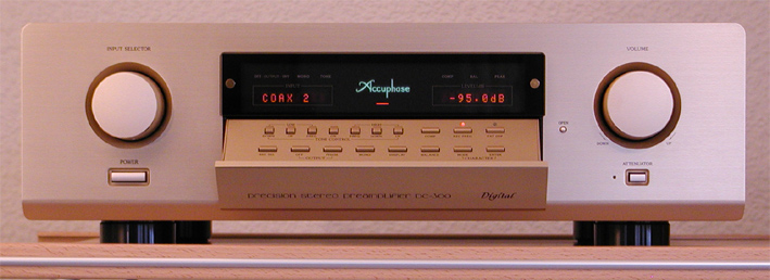 Accuphase-DC-300-offen-25cm.jpg