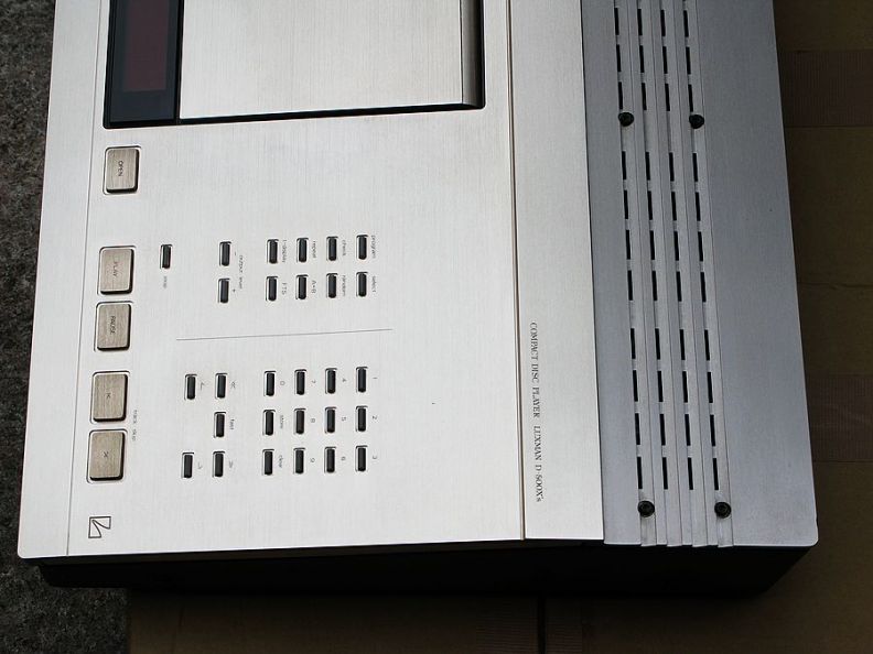 LUXMAN D-500 2.jpg